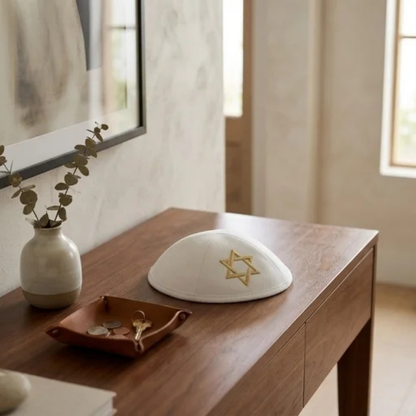 Kippah Ultra Suede White «Golden Magen David»